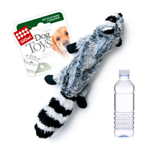 Игрушка для собак Шкурка енота с бутылкой пищалкой GiGwi Catch&fetch, искусственный мех, пластик, 51 см